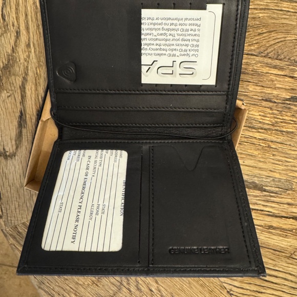 New York Giants Football Sparo Wallet Lic. NFL BI-Fold Leather Billfold RFID - Picture 3 of 6